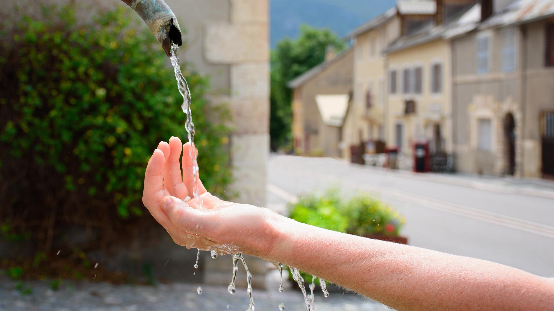 fontana con braccio