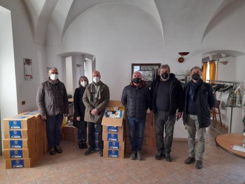 Donati 75 pacchi spesa per le famiglie disagiate