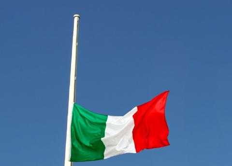 Bandiere a mezz'asta a Cavaglià per la perdita di un figlio